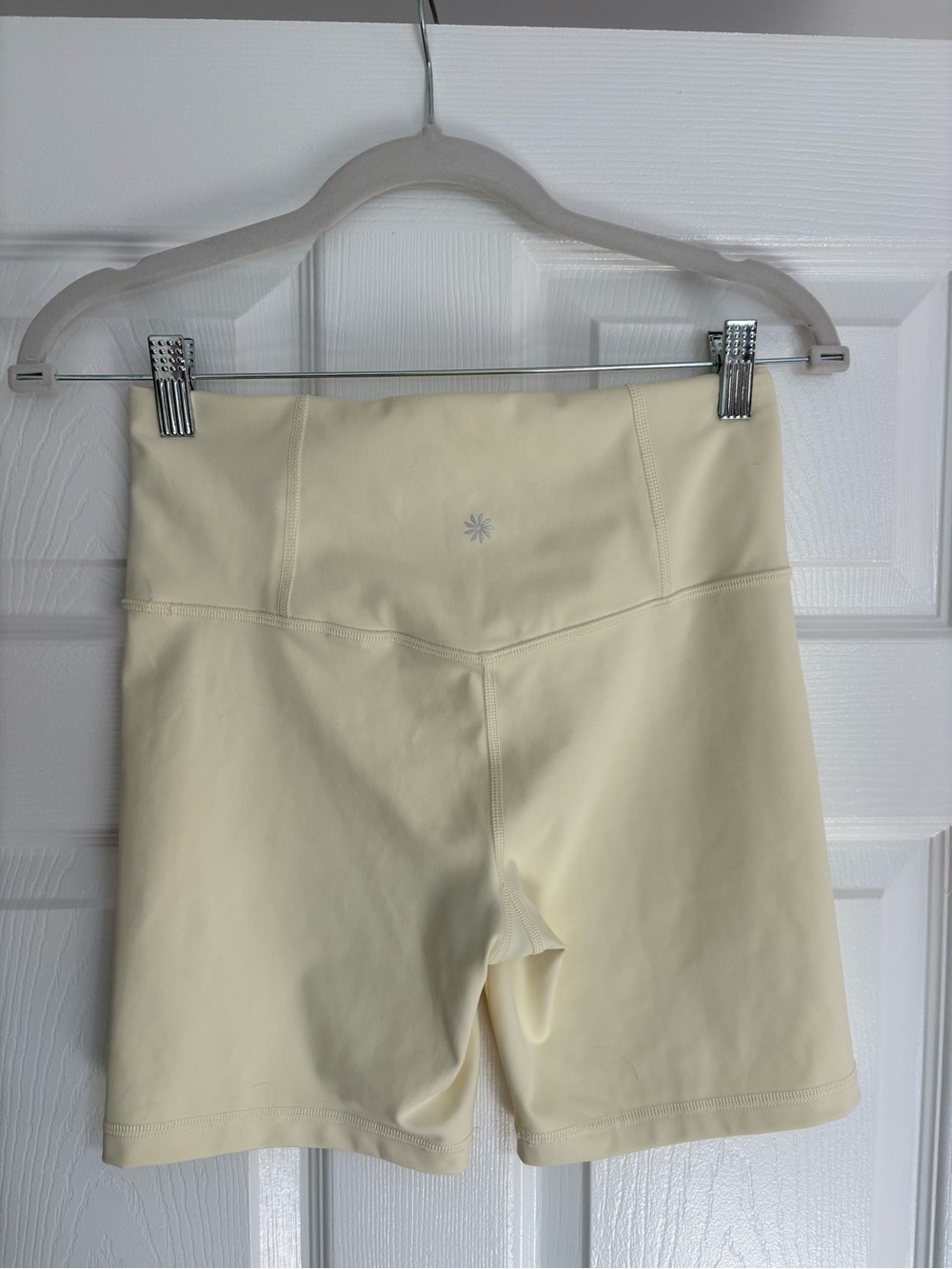 Athleta Elation 7” Short, Ultra Rise, Butter Yellow, Size Small
